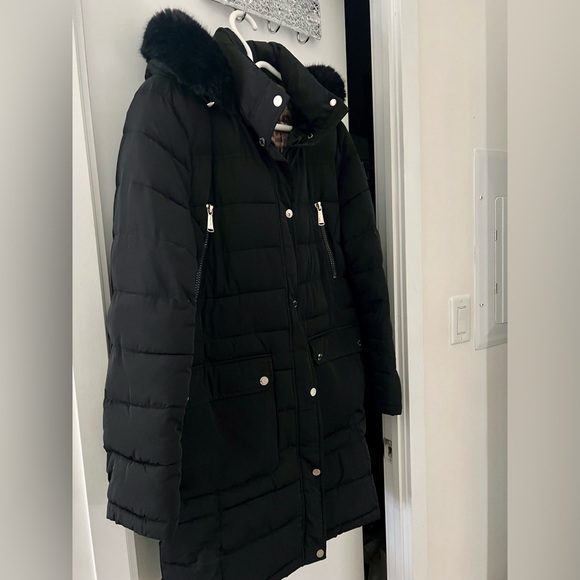 Calvin Klein puffer coat with gold detailing, leopard print lining. - Picture 5 of 9